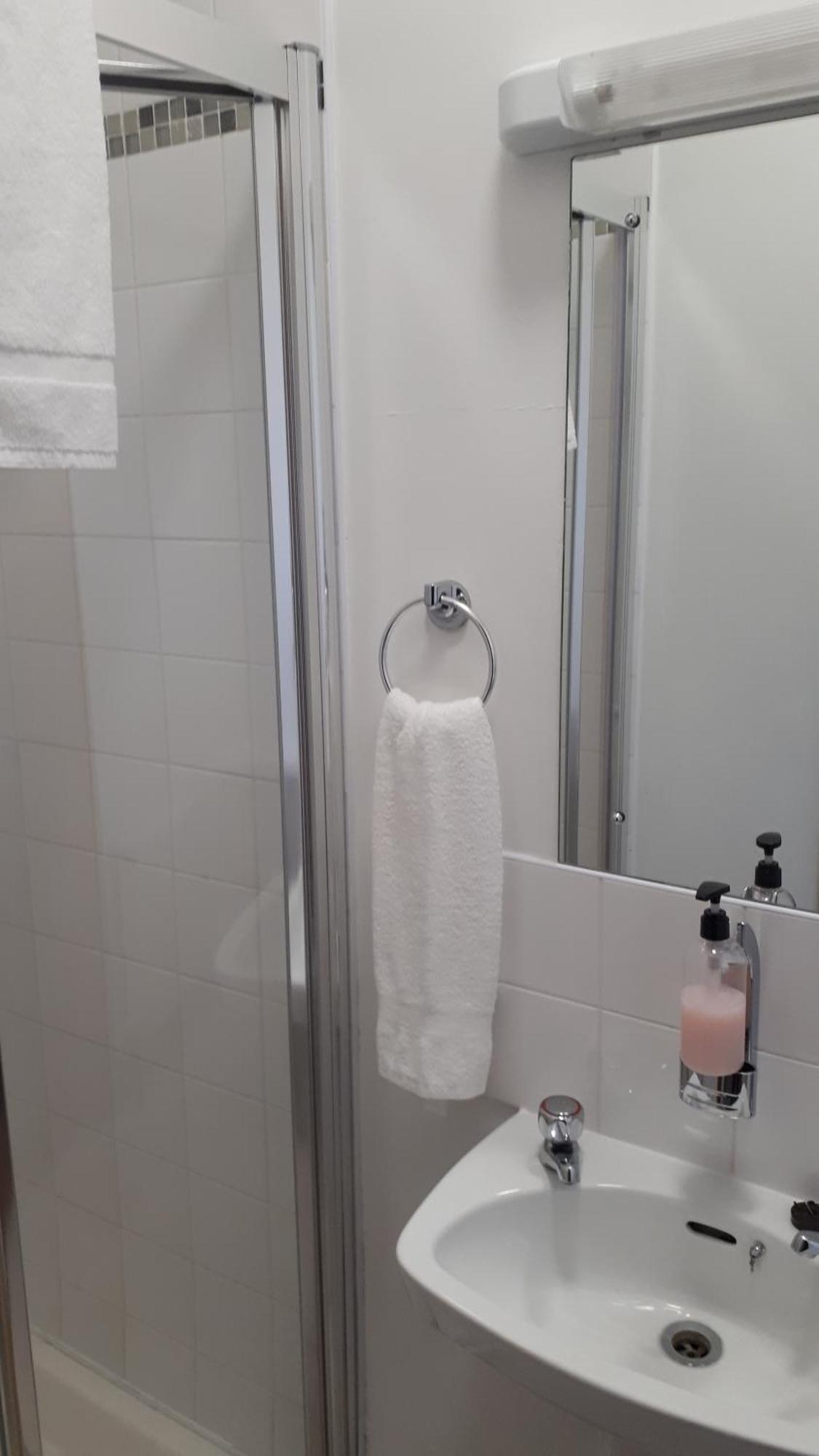 Bay View Guesthouse Голуей Екстериор снимка